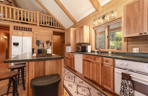 Arkdale Cabina | PEACE AND QUIET SAND VALLEY Spacious log home with tranquil lake view