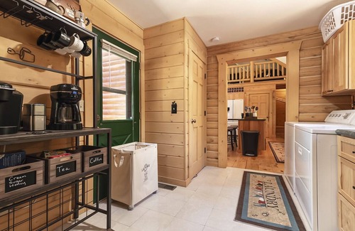 Arkdale Cabina | PEACE AND QUIET SAND VALLEY Spacious log home with tranquil lake view
