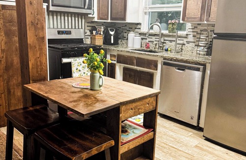 Midwest City Casa | Peace and Sunshine I 3-bedroom house I WiFi I AC I Midwest City