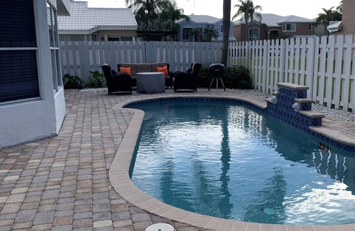 Pembroke Pines Casa | ¡Casa entera de 4/3 con piscina! Alquiler Montly.