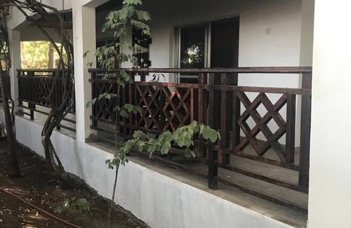 Gunjur Casa | Peace House in Gunjur, Style and Comfort, Just off Gunjur Highway