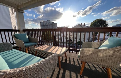 Everett Casa | PEACE IN THE CITY - Humble Luxury minutes from Boston, Beach & Casino