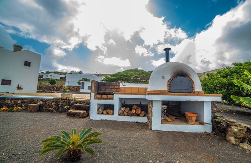 Tabayesco Casa | Paz en el campo a 1 km de la playa, magníficos exteriores, bbq y wifi gratis