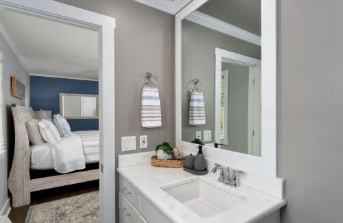 Kings Grant Casa | Peace of Happiness Coastal Cottage 7 mi from Wrightsville Beach, NC