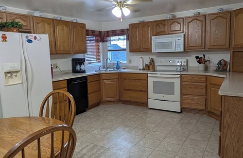 Hillman Casa | Peace of Heaven: 3-bedroom house in peaceful Hillman with AC