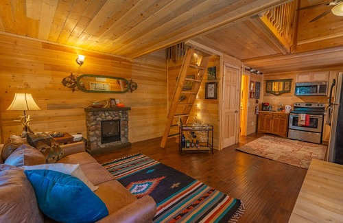 Cloudcroft Cabina | "Peace & Quiet", Nature's Retreat, 50 yds from Trailhead, Wildlife Galore
