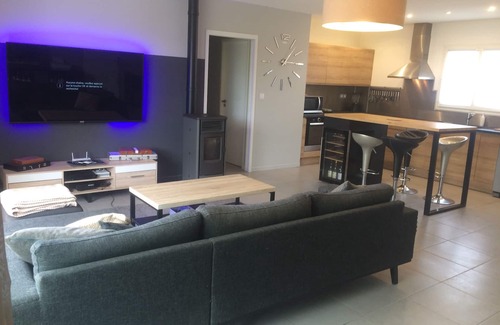 Saint-Laurent-des-Arbres Casa | Casa de 2018, terraza jardín y jacuzzi 6 personas.
