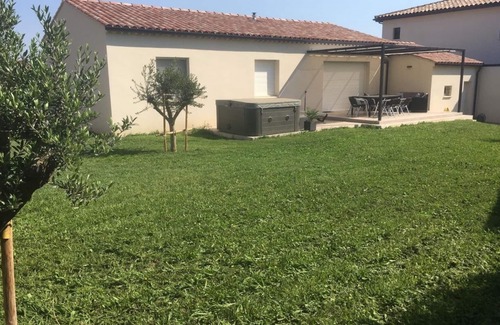Saint-Laurent-des-Arbres Casa | Casa de 2018, terraza jardín y jacuzzi 6 personas.