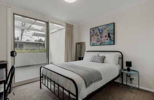 Turner Apartamento | Peaceful 1-Bed Apartment Close to Lonsdale St