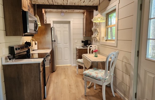 Mount Vernon Cabaña | Peaceful 1-bedroom cottage with WiFi, AC in the country