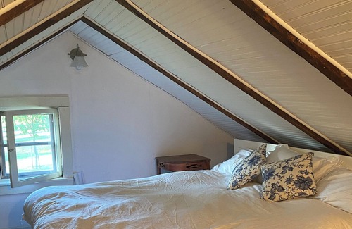 Honesdale Otro | Peaceful 1811 farmhouse with beautiful views and inground pool