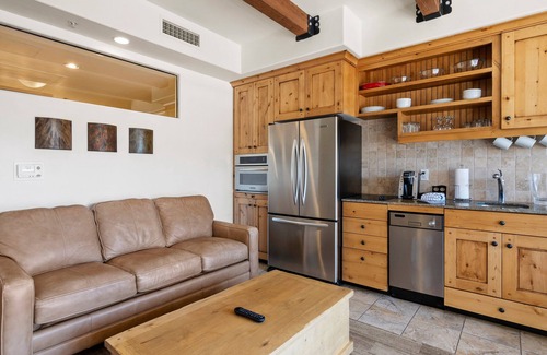 Kimball Junction Condominio | Peaceful 1Bdrm | Private Tub, Fireplace | Washer/Dryer + Balcony