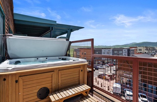 Kimball Junction Condominio | Peaceful 1Bdrm | Private Tub, Fireplace | Washer/Dryer + Balcony