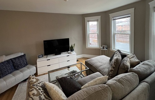 West Medford Apartamento | Peaceful 1BR with office space perfect for students & professionals