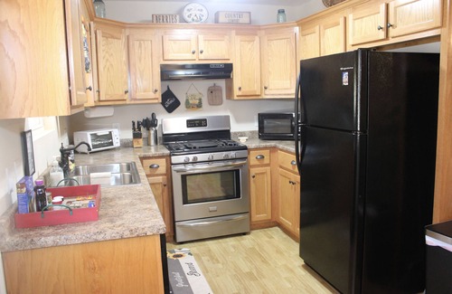 Hayesville Cabina | Peaceful 2/2 cabin, with 4 person Spa, Large covered porch, fire pit and more.