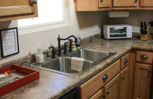 Hayesville Cabina | Peaceful 2/2 cabin, with 4 person Spa, Large covered porch, fire pit and more.