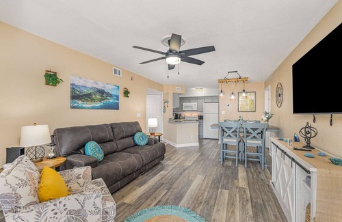 Ocean Side Village Condominio | Peaceful 2/2 Pondside Condo · Half Mile from Beach
