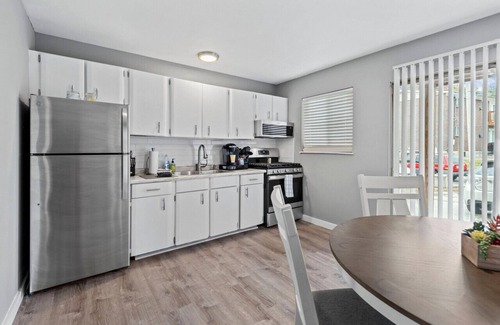St. Charles Apartamento | Peaceful 2 Bedroom Next to Park!