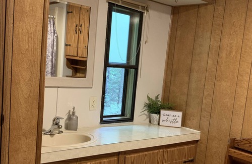 Rhinelander Cabaña | Peaceful 2 bedroom, 1 bathroom cottage off Mars Lake
