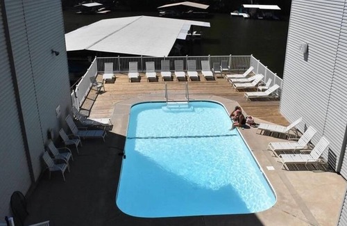 Lake Ozark Condominio | Condominio tranquilo en el lago de los Ozarks * SIN CARGO DE LIMPIEZA *