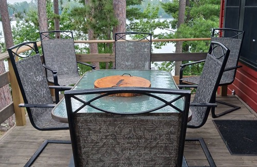 Elcho Cabina | Peaceful 2-bedroom cabin in Elcho on Lower Post Lake.