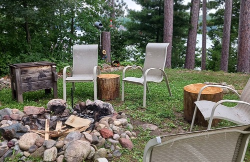 Elcho Cabina | Peaceful 2-bedroom cabin in Elcho on Lower Post Lake.