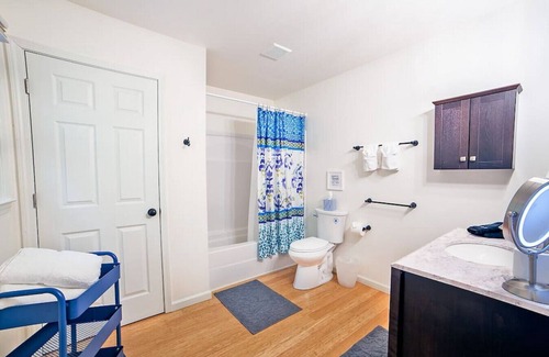 Saluda Cabina | Peaceful 2 bedroom cabin with indoor fireplace!