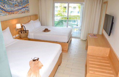 Los Brazos Complejo | Peaceful 2-Bedroom Oasis w/ Balcony & Pool