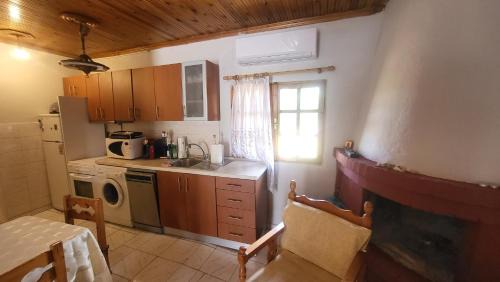 Agia Triada Casa | Peaceful 2-bedroom house 800m from beach