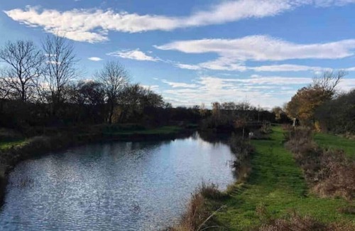Sturton By Stow Cabina | Peaceful 2-Bedroom Holiday Lodge With Hot Tub