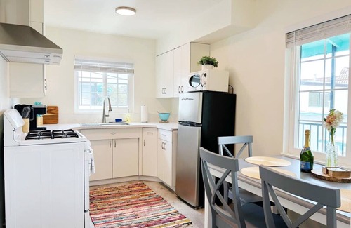 Kensington Condominio | Peaceful 2 bedroom upstairs unit!