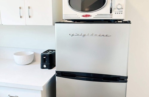 Kensington Condominio | Peaceful 2 bedroom upstairs unit!