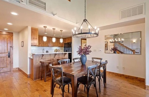 Tamarack Condominio | Peaceful 2 BR Condo with Fireplace and Patio