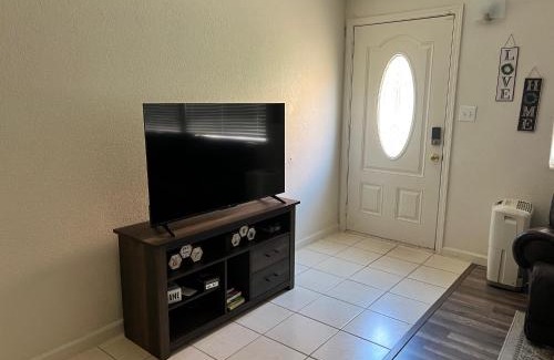 Fresno Apartamento | Peaceful 2bed,1bath condo with free parking all yours to enjoy