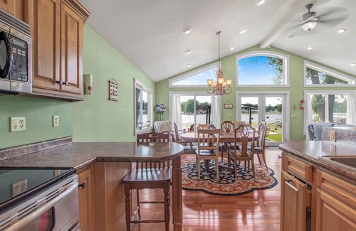 Deedsville Casa | Peaceful 2br/1ba Waterfront Home on Nyona Lake