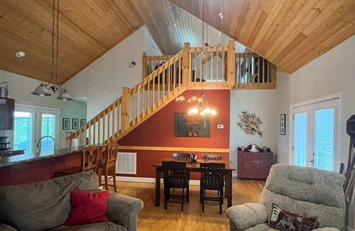 Bryson City Casa | Peaceful 2BR Cabin with Full Kitchen, Wifi, Gas Grill, and Hot Tub