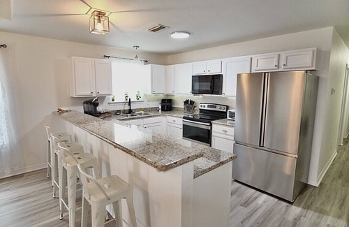 Gulf Breeze Casa | Peaceful 3-2 Home w/ Pool, 4min to beach, RV P-king, BBQ, Firepit, Fast Internet