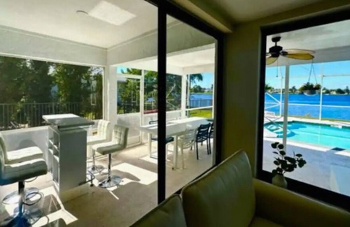 Greenview Shores Casa | Peaceful 3/2 Wellington Lakeside Home