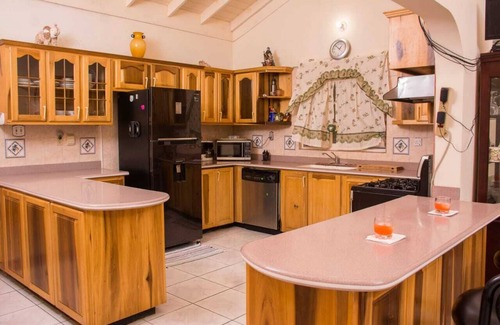 Tower Isle Casa | Peaceful 3 Bedroom Home 1 Min Away From The Beach