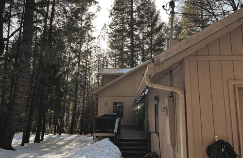 Foresthill Casa | Peaceful 3-bedroom house w/AC, fitness room & sauna in the middle of Forest
