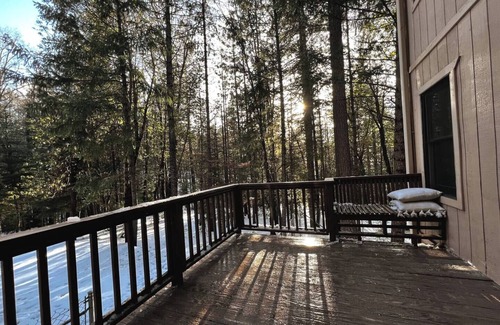 Foresthill Casa | Peaceful 3-bedroom house w/AC, fitness room & sauna in the middle of Forest