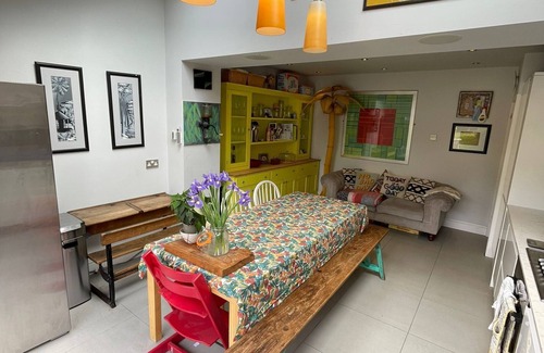 London Borough of Bromley Casa | Peaceful 3 bedroom house in Bromley with off street parking and private garden