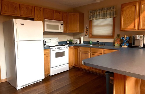 Pocono Lake Cabina | Peaceful 3-bedroom Cabin Near Lakes & Ski Resorts