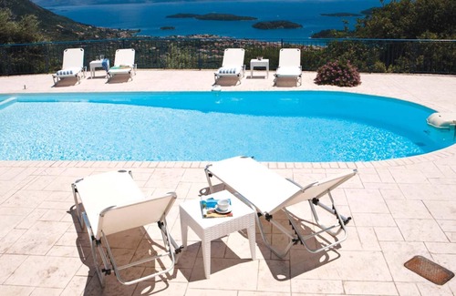 Lefkas Villa | Tranquila villa de 3 dormitorios con impresionantes vistas, piscina privada, aire acondicionado y Wi-Fi