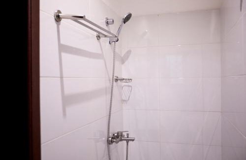 Kwabenyan Apartamento | Peaceful 3BR 3BA Gated Estate Home in Accra -CozyOak Stay