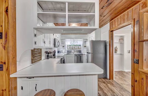 Raleigh Casa | Peaceful 3BR Farmhouse Dog-Friendly Yard & Near Downtown Raleigh