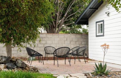 Birdland Casa | Peaceful 4br with Fire Pit and Huge Yard