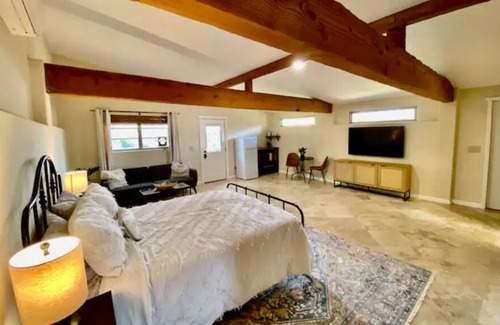 Alpine Apartamento | Peaceful adobe villa with private hot tub