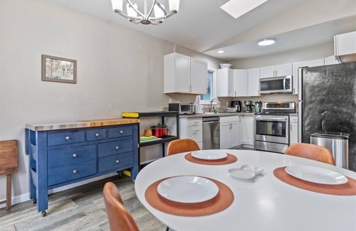 University Area Casa | Peaceful Anchorage Stay