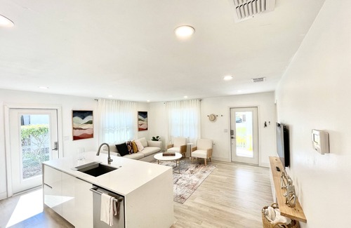 Naples Park Cabaña | Peaceful and cozy beach house in North Naples